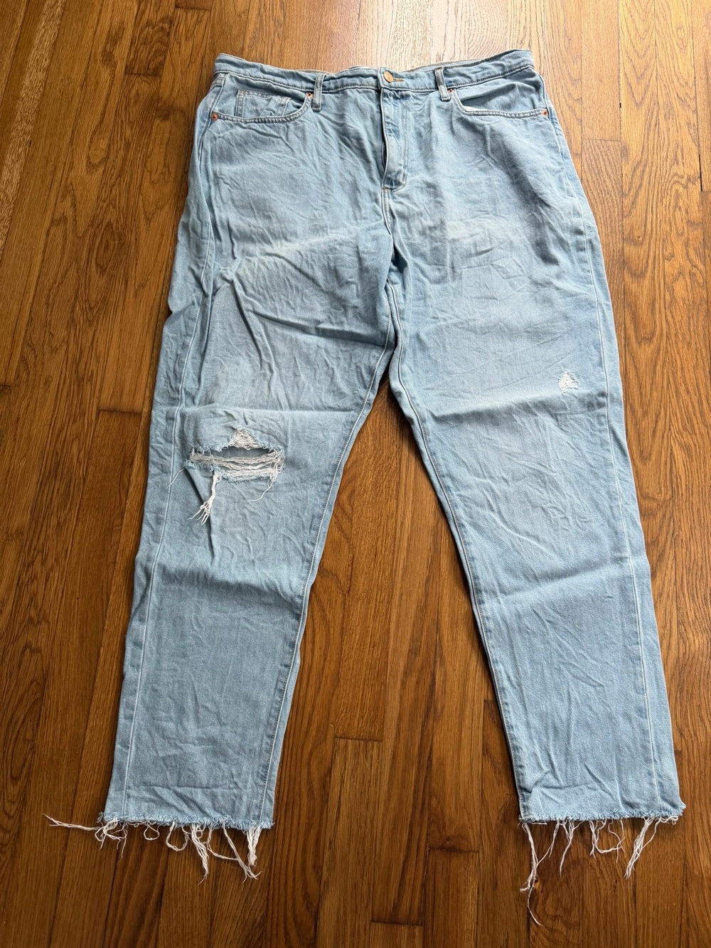 Universal Thread Light Blue Straight-Leg Distressed Jeans
